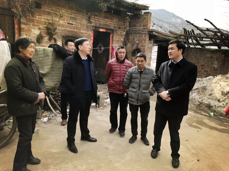 民建“組團(tuán)”慰問，企業(yè)送溫暖到家