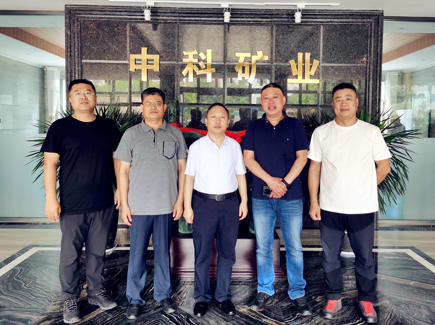 盧氏縣領導席偉林深入盧氏中科走訪調(diào)研